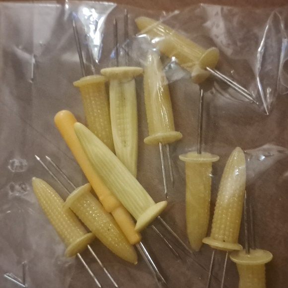 11 corn cob holders = 5 pairs and a spare - Picture 2 of 2